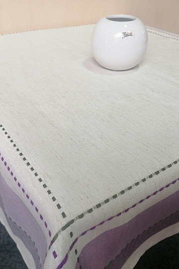 Lilásszürke terítők és sálak zöld varrással