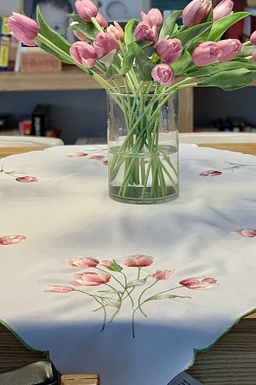 Hímzett terítő és ovális hímzett TULIPÁK