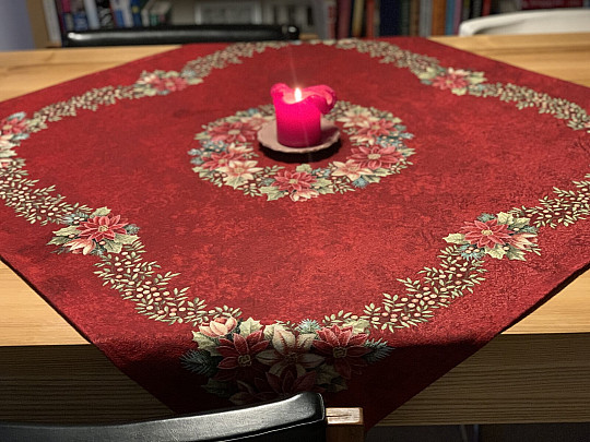 Karácsonyi kárpitos terítők és sálak KARÁCSONYI RÓZSÁK - VÖRÖS MÉLYKOszorú