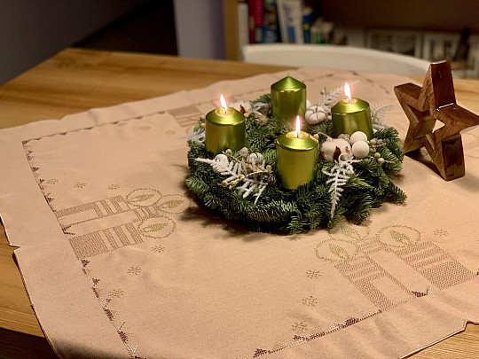 Hímzett lazacterítők és kendők