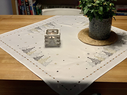 Hímzett karácsonyi terítő és kendő FEHÉR ARANYFÁK