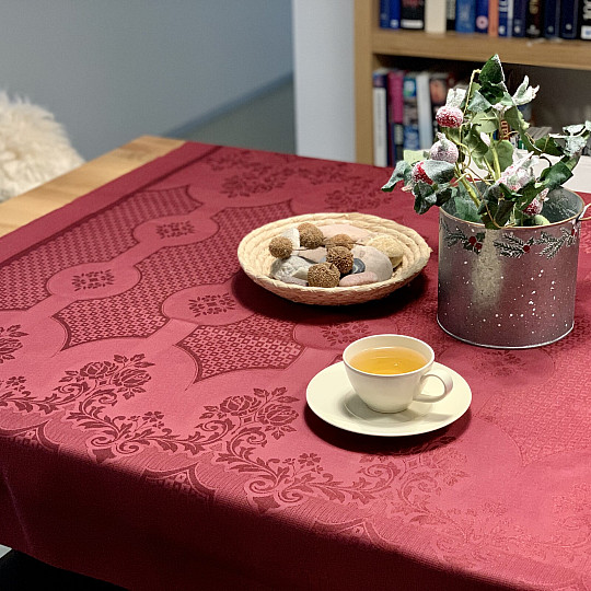 Asztalterítő DAMASZK bordó 120x140