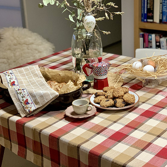 Atila RED terítő és sál