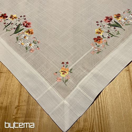 Hímzett terítő és kendő KERTI VIRÁGOK