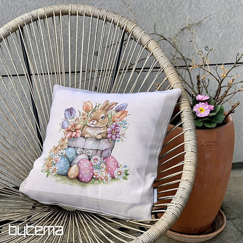 Gobelin párnahuzat NYÚL VIRÁGCSEREBEN bézs színű keretben