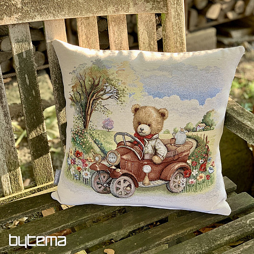 Gobelin párnahuzat TEDDY AZ AUTÓBAN