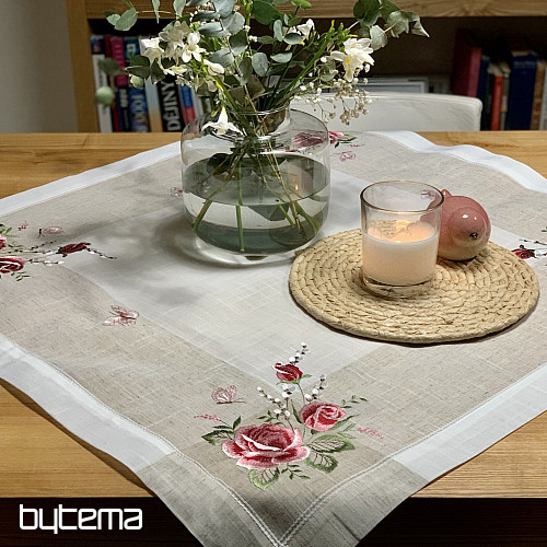 Hímzett terítő és sál Rózsák és kiscicák