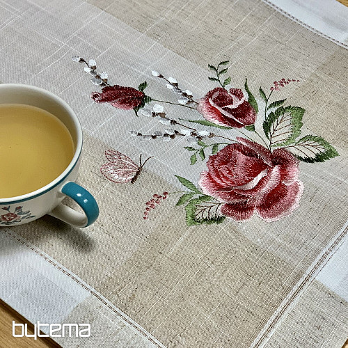 Hímzett terítő és sál Rózsák és kiscicák