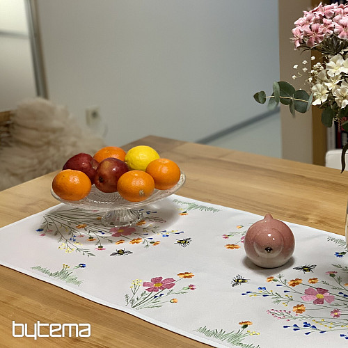 Hímzett terítő és sál Rét és méhek