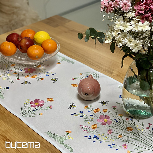 Hímzett terítő és sál Rét és méhek