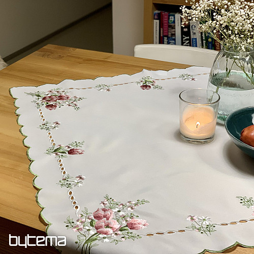 Hímzett terítő és sál TULIPANOKKÁK