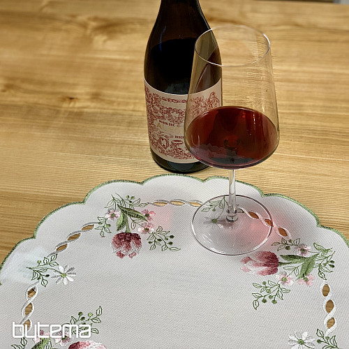 Hímzett terítő és sál TULIPANOKKÁK