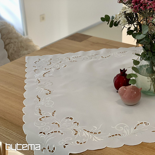 Asztalterítő és sál FEHÉR ÁLOM hímzéssel